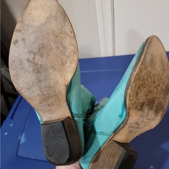 Very Volatile, Turquoise outer, animal print inner 8.5, READ DESCRIPTION! - Picture 5 of 6